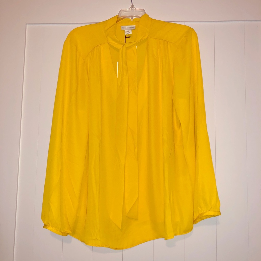 Soft yellow neck bow blouse